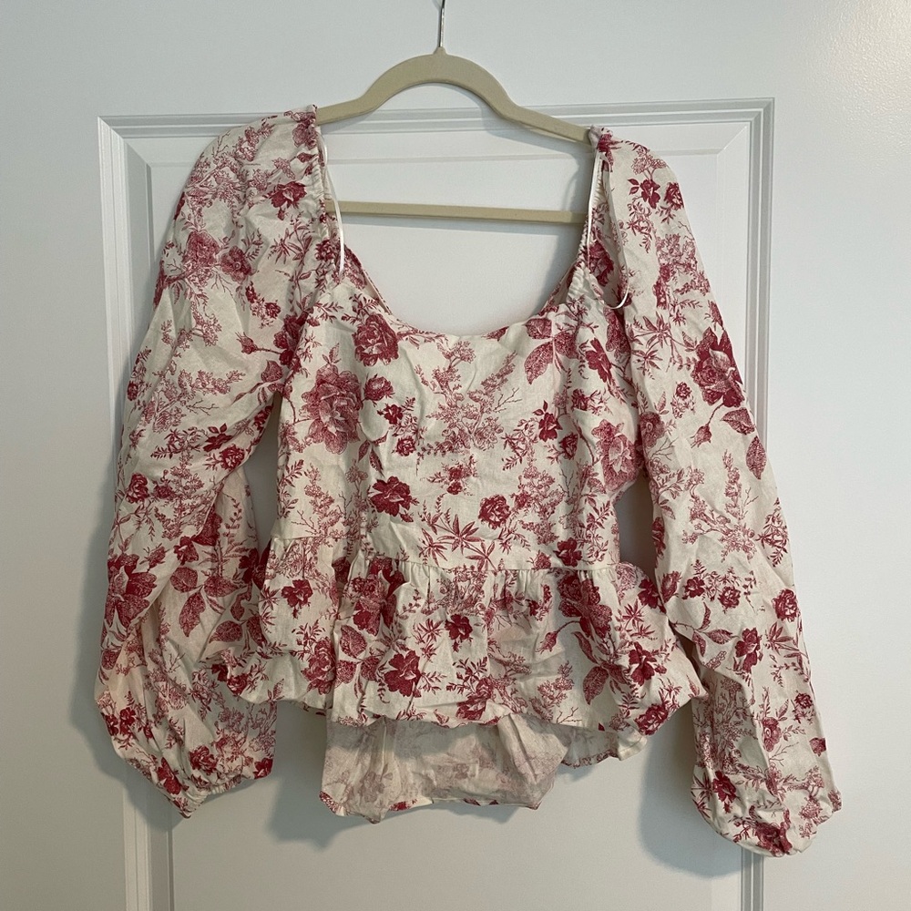Francesca’s Floral Red and White Women's Peplum Tie Back Top